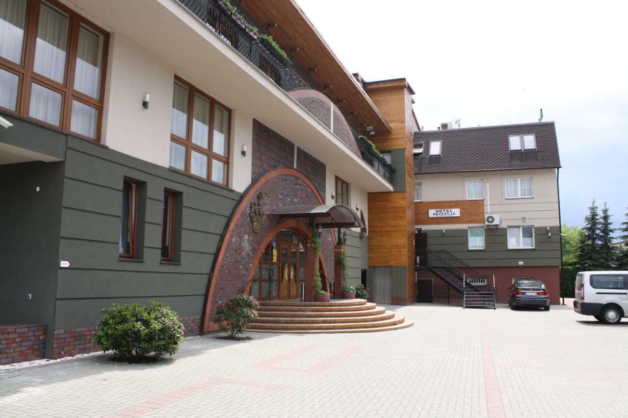 Hotel PINOCY Ledziny Exterior foto